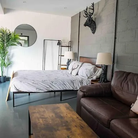 Sleep Next To A Horse In A Stable By The City ! Exeter Exterior photo