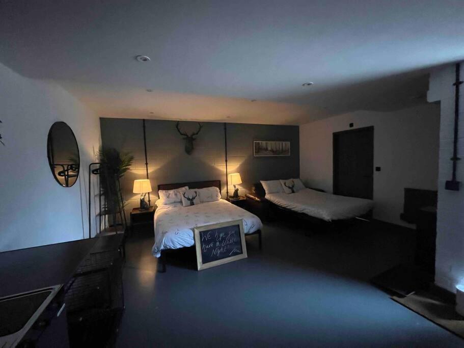 Apartment Sleep Next To A Horse In A Stable By The ! Exeter